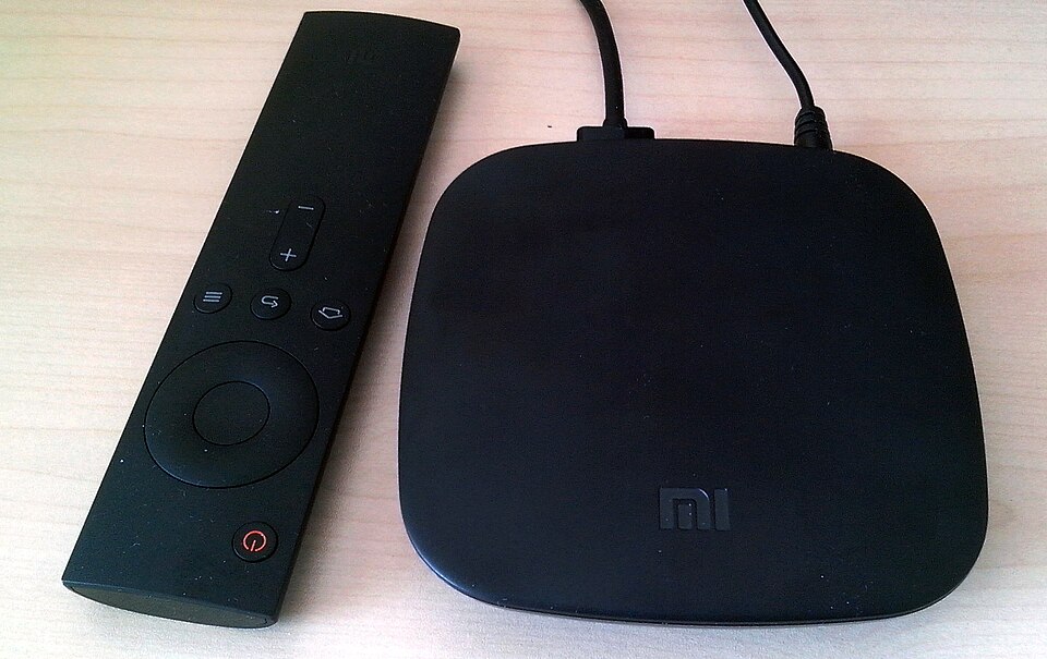 Συσκευή IPTV box για streaming καναλιών σε Smart TV