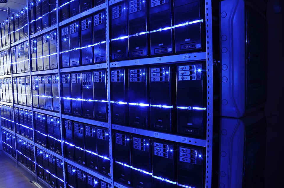 Εξοπλισμός servers σε κέντρο δεδομένων για διανομή τηλεοπτικού περιεχομένου μέσω internet